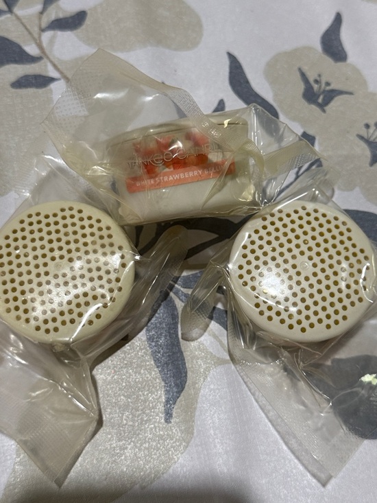 Yankee Candle Other - Yankee Candle White Strawberry Bellini Scented Pod